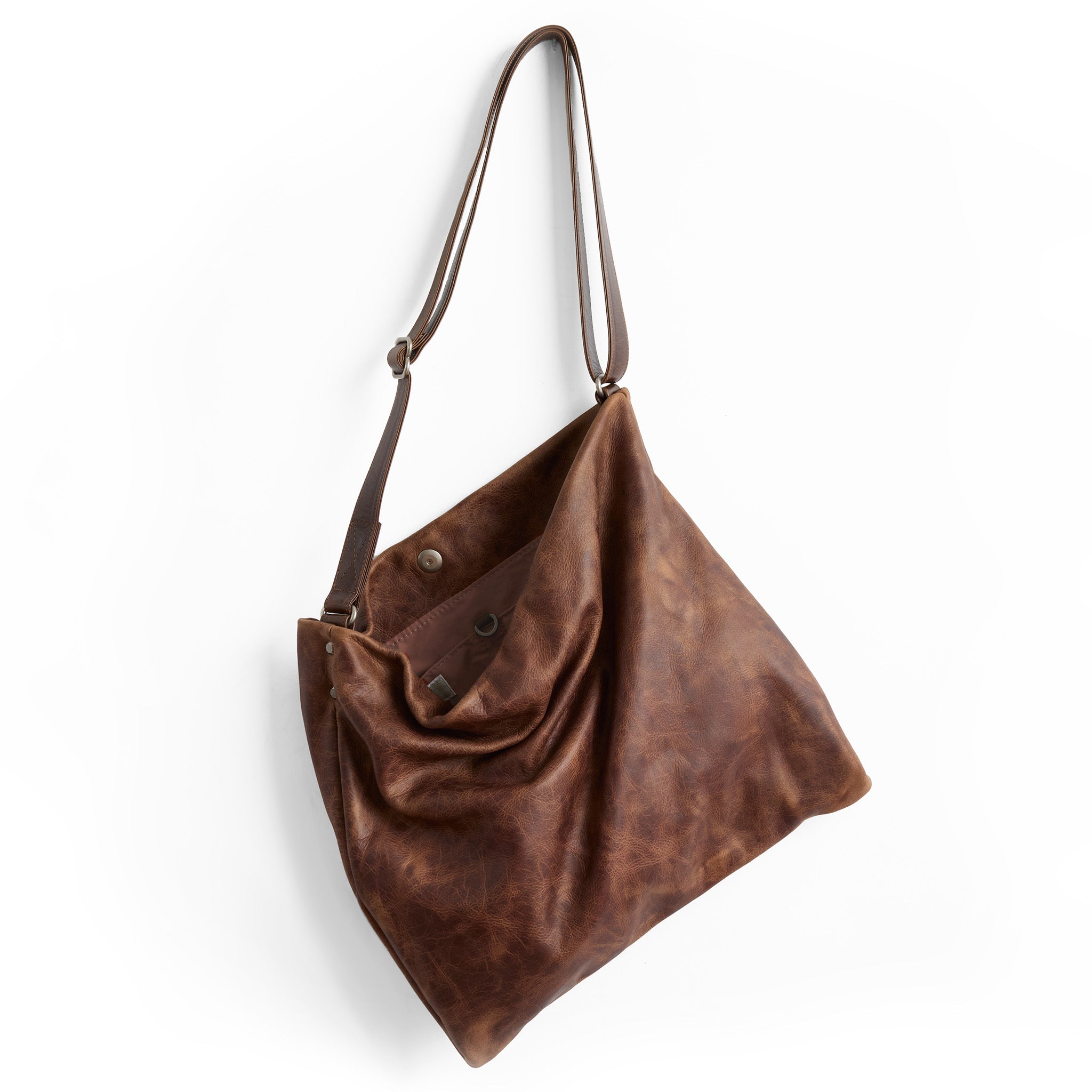 olivia size medium in fuentes, showcasing interior nutmeg lining