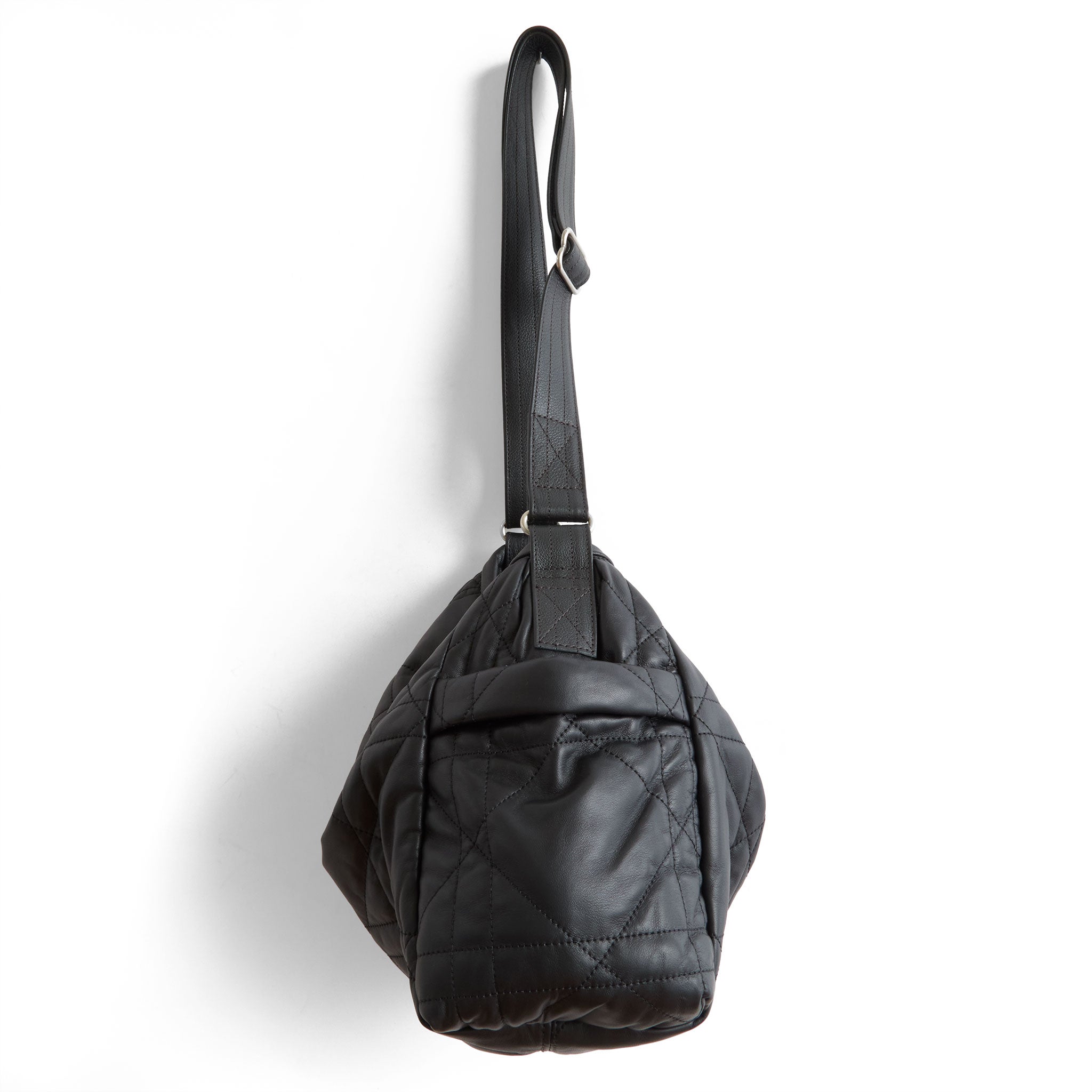 side view of tulip size medium in quilted pashi black