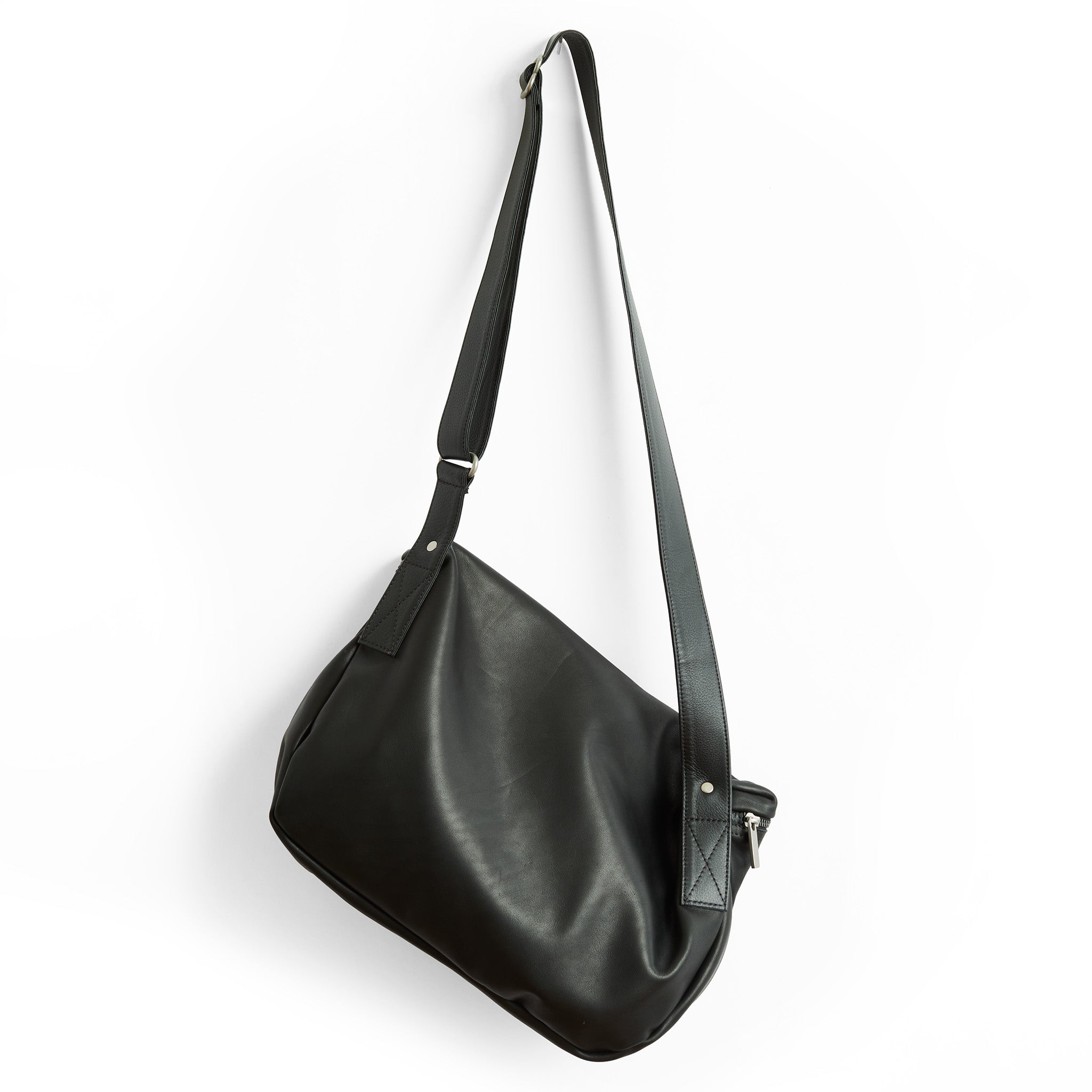 large winni in naked black