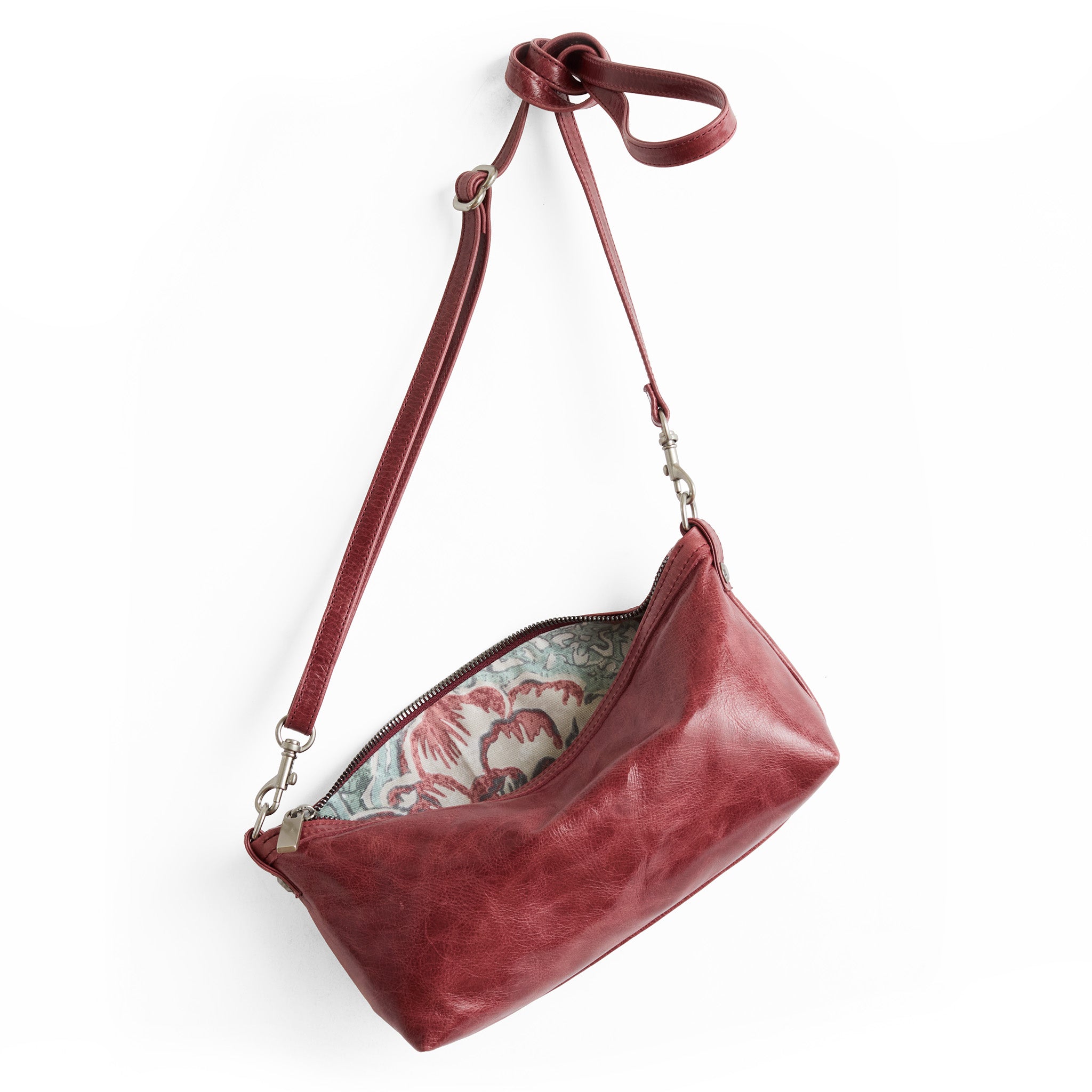 wren in nectar, showcasing interior peony bowl nectar lining