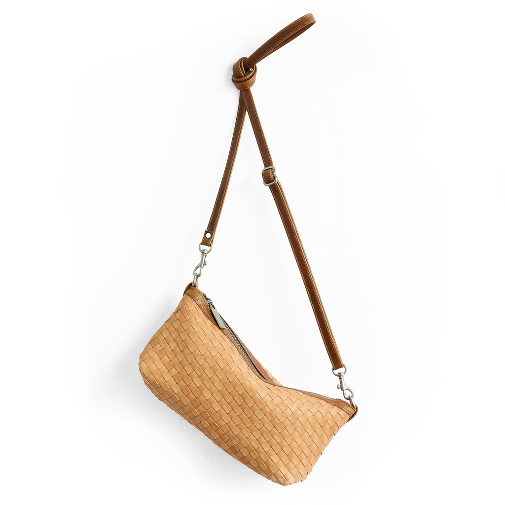 wren in woven saddle
