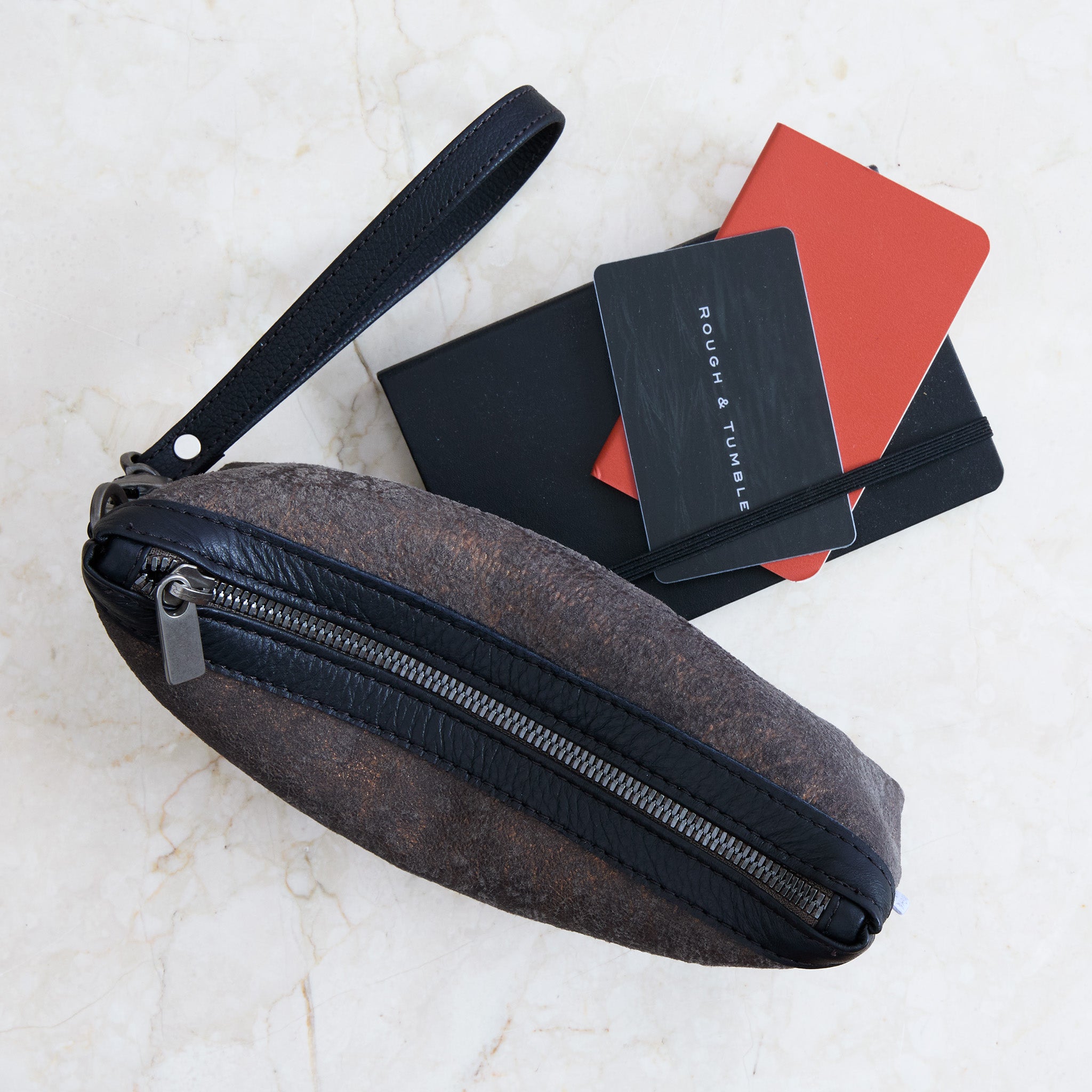 zip pouch medium in saturn lamb