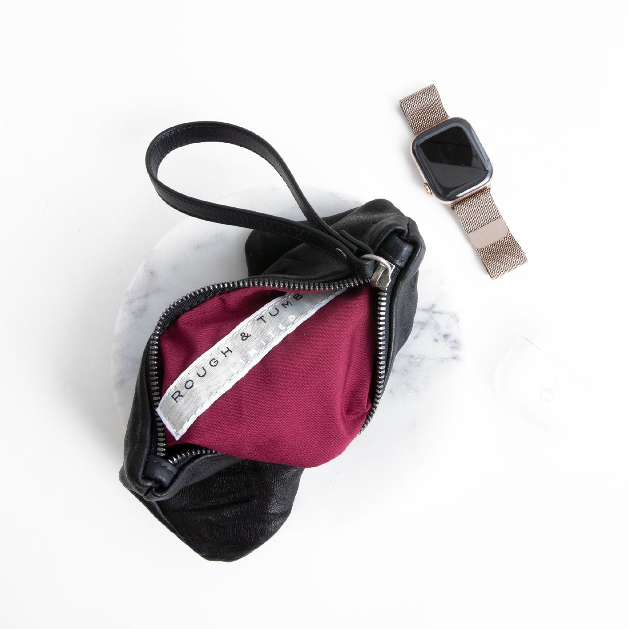 cash pack in milano black showcasing interior jam lining