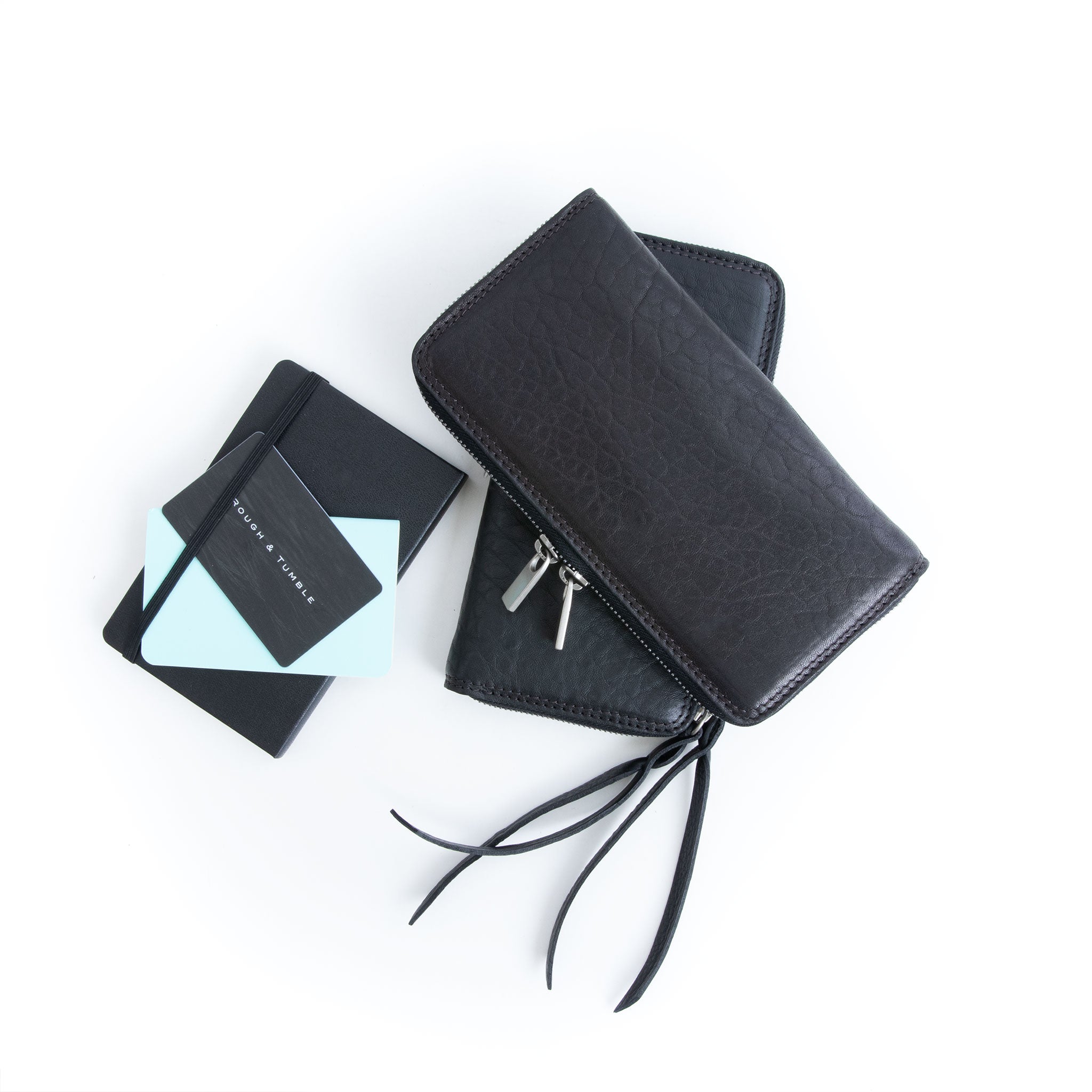 wallet in black pebble showcasing pull options