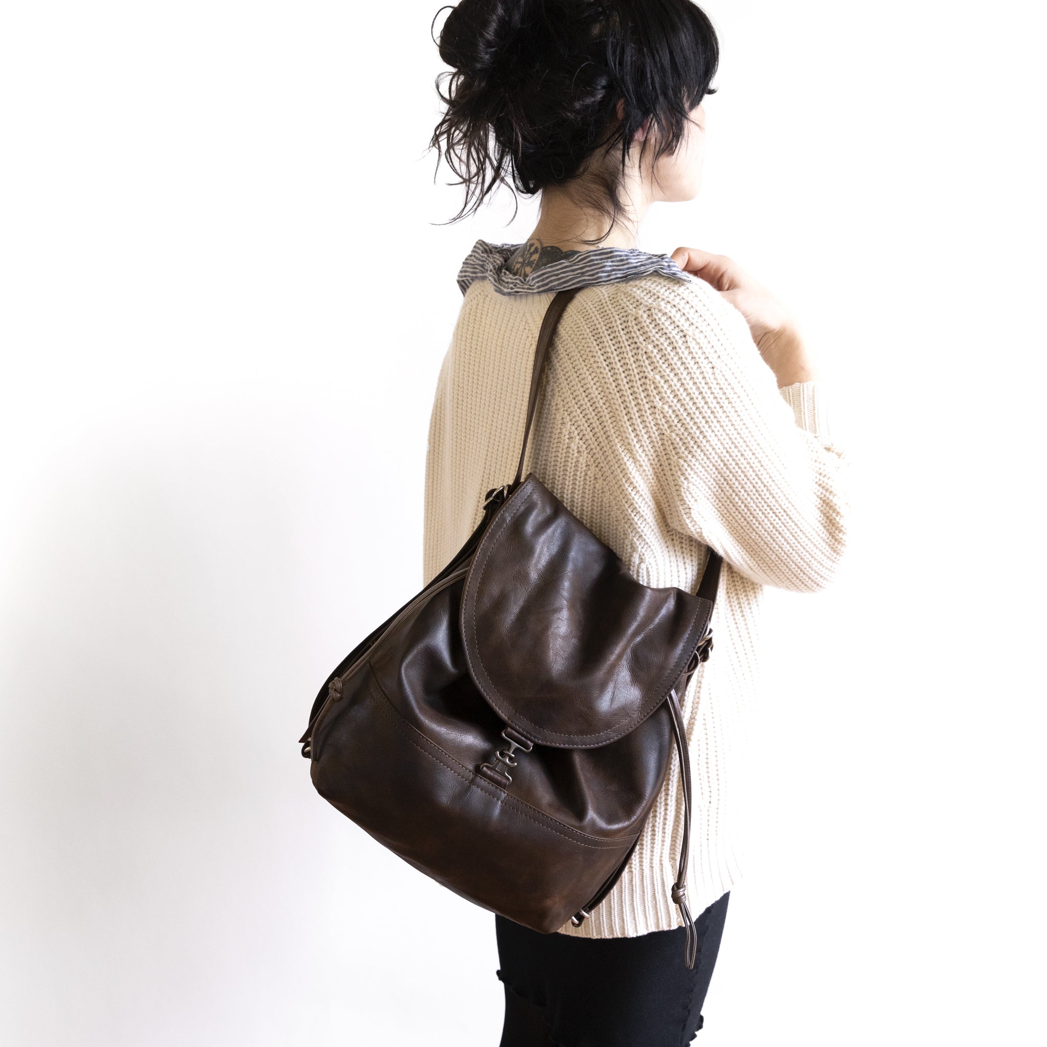 1904 size medium in distressed espresso