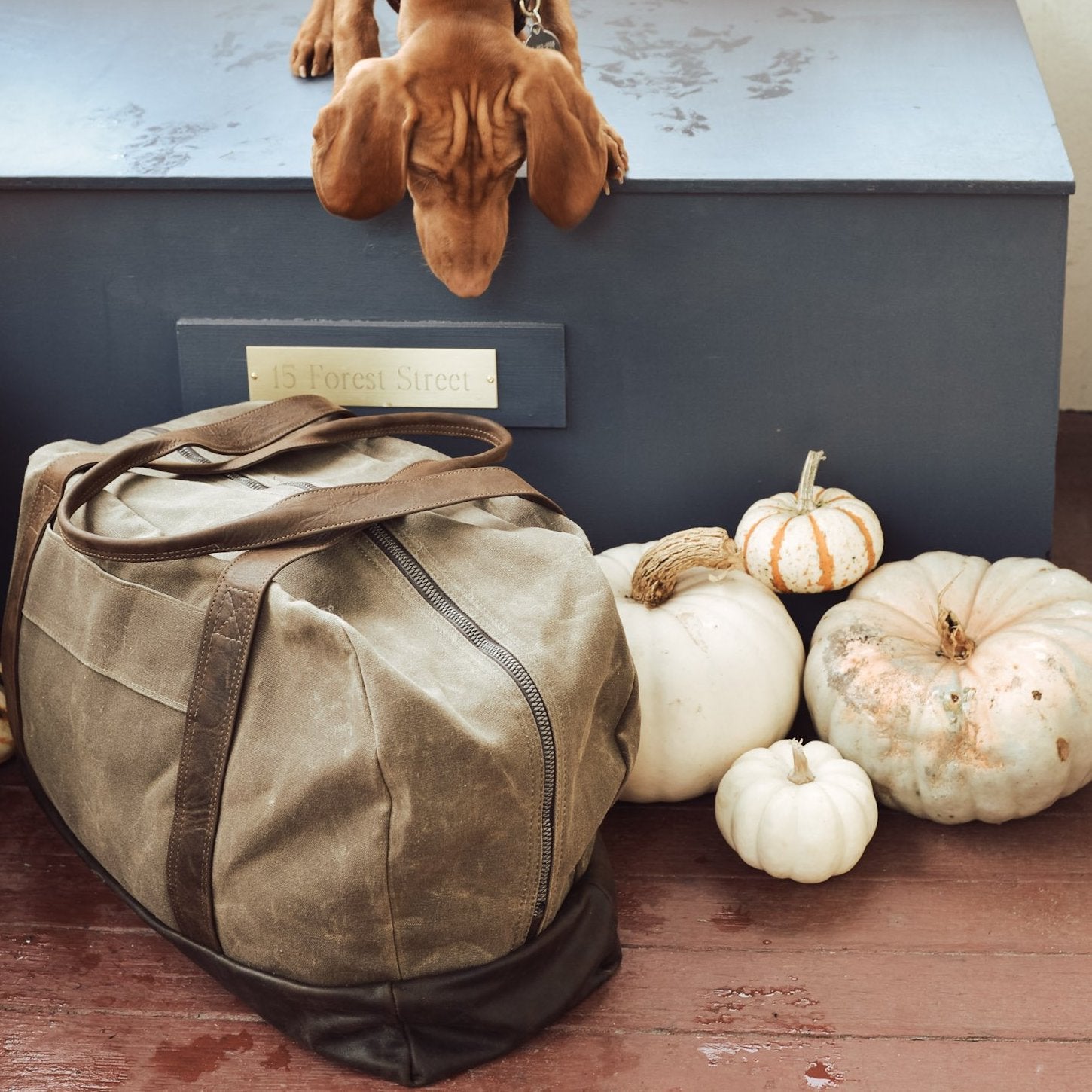 the weekender in dark oak waxed canvas and distressed espresso