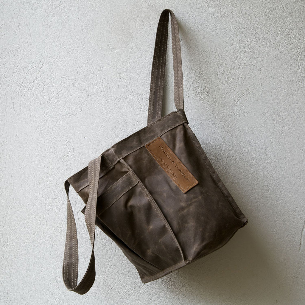 small treki in dark oak canvas 