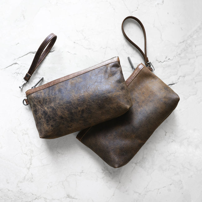 model | two zip pouches with top stripe large in dingo with vintage brown